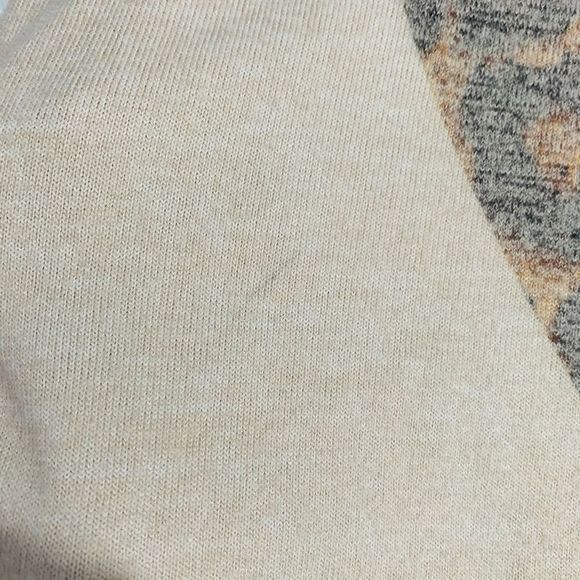 Go Couture Long Sleeve Cheetah Heart Sweater - Picture 12 of 12